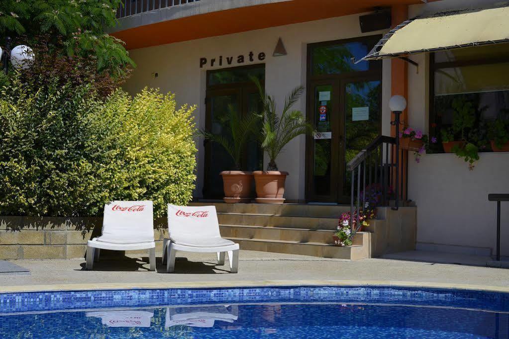 Royal Beach Golden Sands Exterior photo